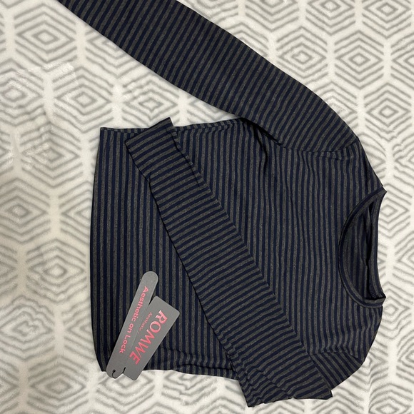 ROMWE STPL Stripped Crop Full Sleeve T, Size S, Condition is Brand New with Tag - Picture 2 of 3